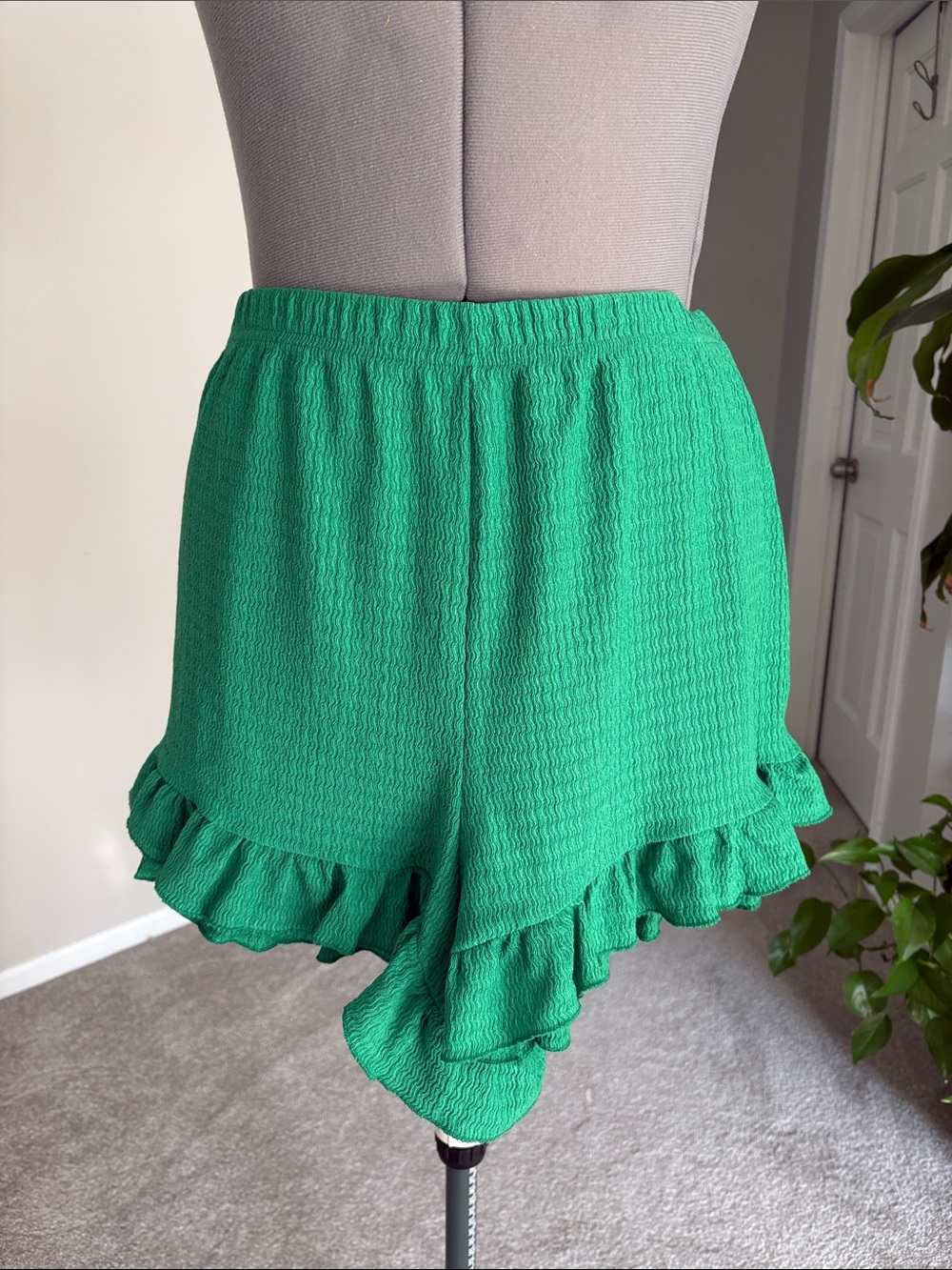 SHEIN Bright Green Ruffle Hem Women's Shorts